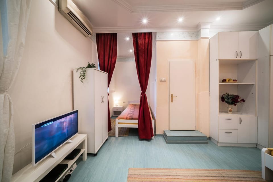 TV and multimedia, Living room, Bedroom