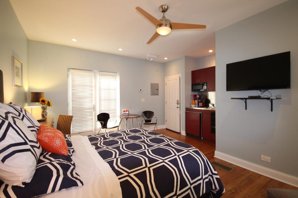 Kitchen or kitchenette, Dining area, Bedroom