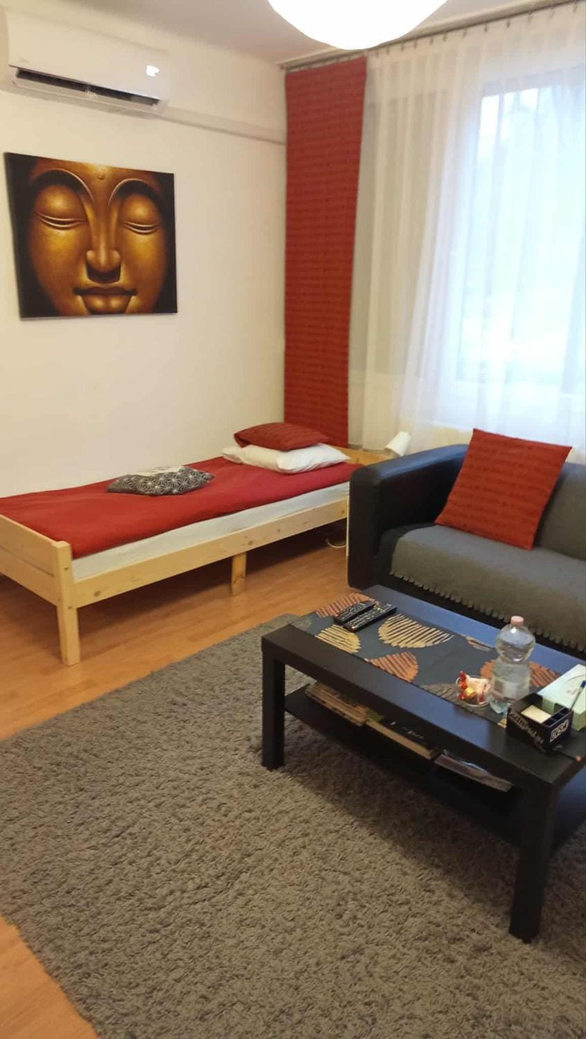 Bed, Living room
