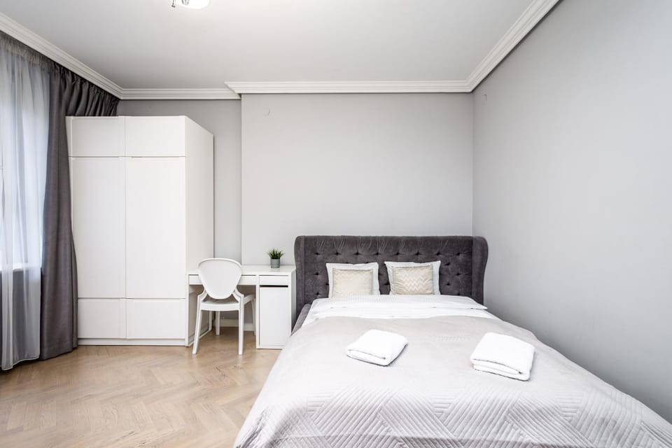 Bed, Photo of the whole room, wardrobe