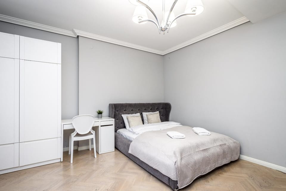 Bed, Photo of the whole room, wardrobe