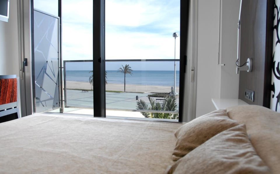 Bed, Balcony/Terrace, Photo of the whole room, Bedroom, Sea view