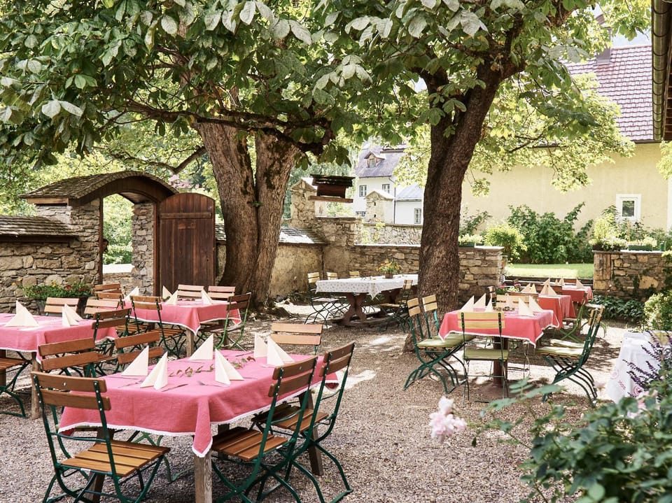Restaurant/places to eat, Garden, Decorative detail