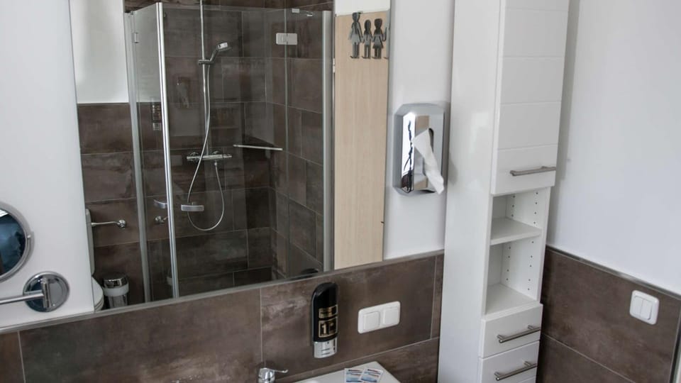 Shower, Bathroom