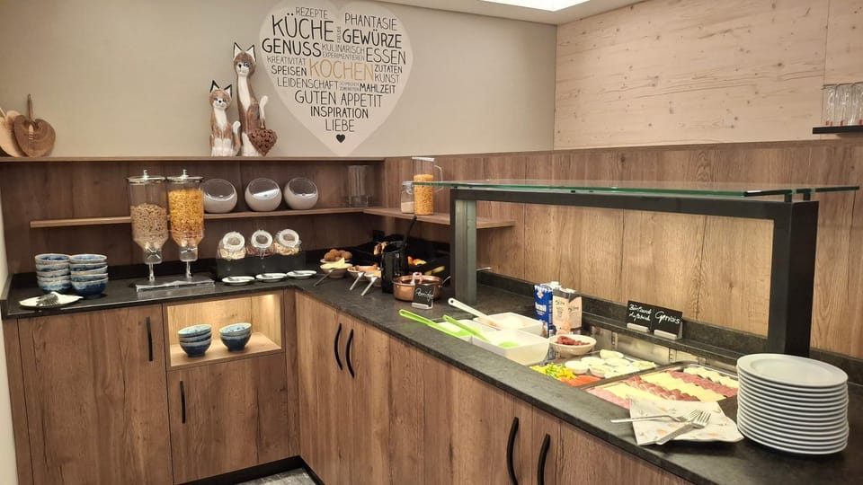 Breakfast, Continental breakfast, Buffet breakfast
