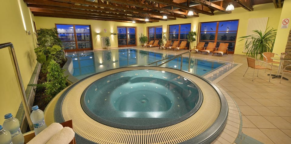 Swimming pool, Swimming pool
