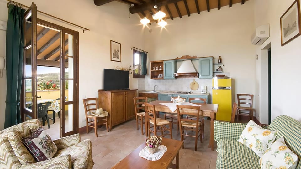 TV and multimedia, Kitchen or kitchenette, Living room, Dining area