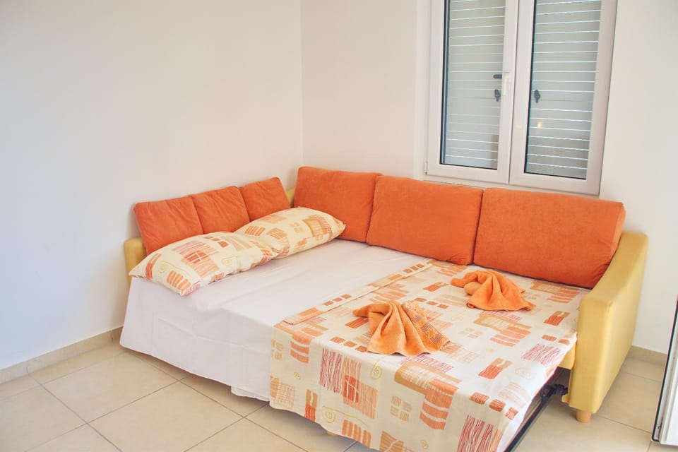 Bed, Living room, Seating area