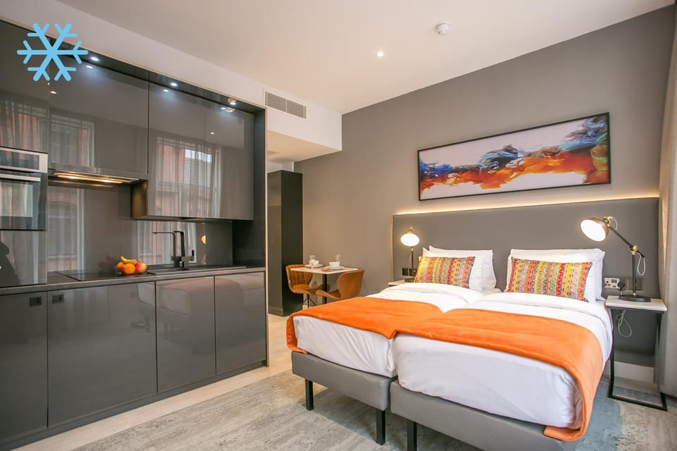 Bed, Photo of the whole room, Bedroom