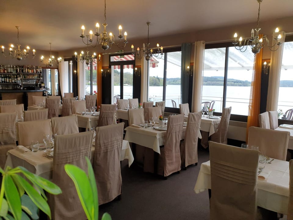 Restaurant/places to eat, Banquet/Function facilities