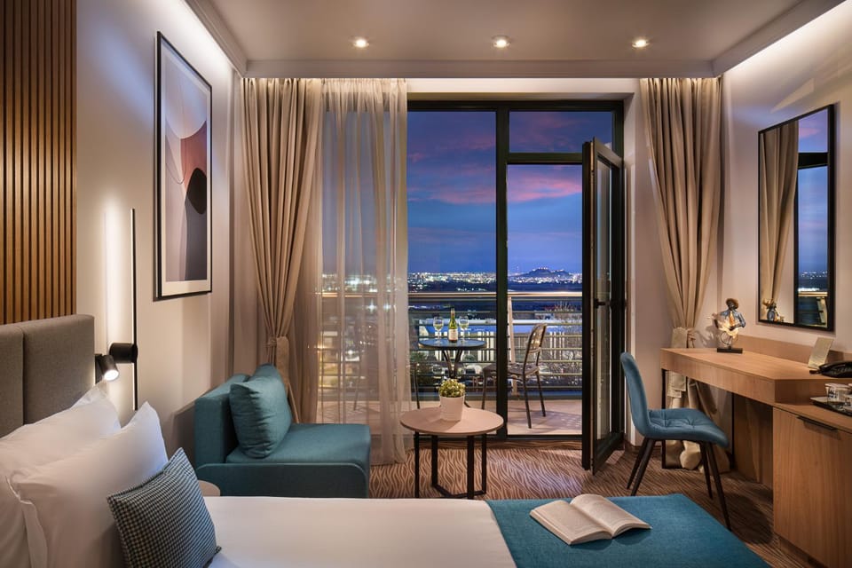 Bed, Photo of the whole room, Seating area, Bedroom, City view