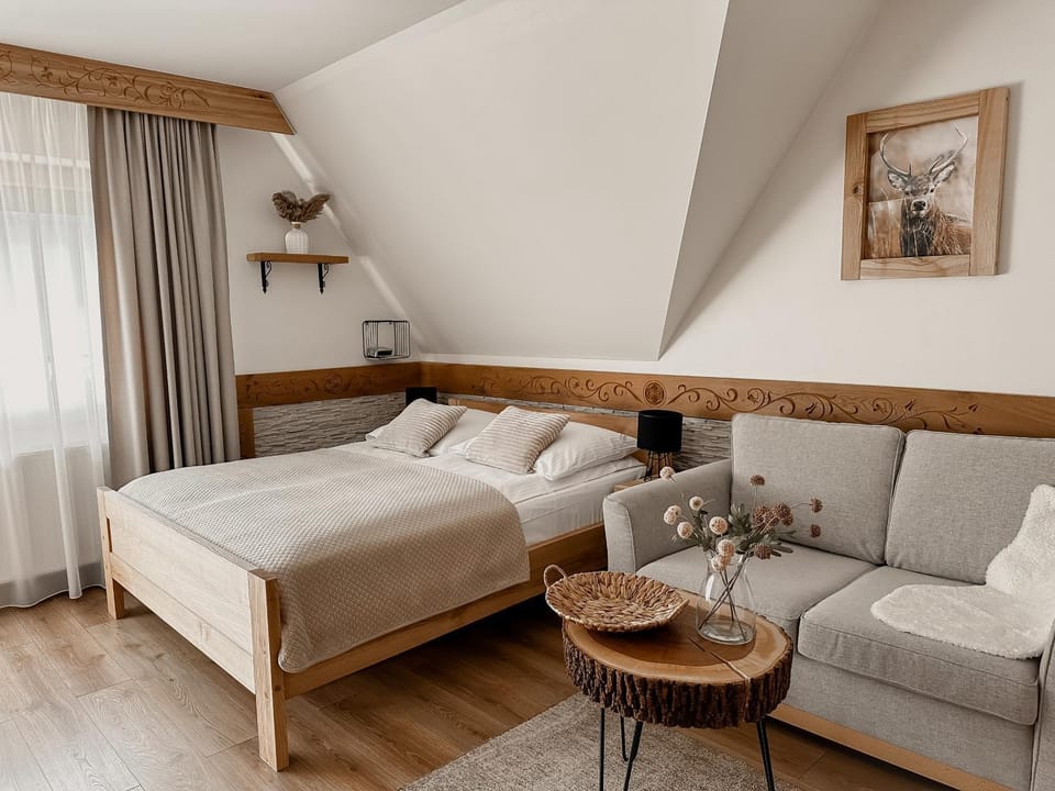 Bed, Seating area, Bedroom