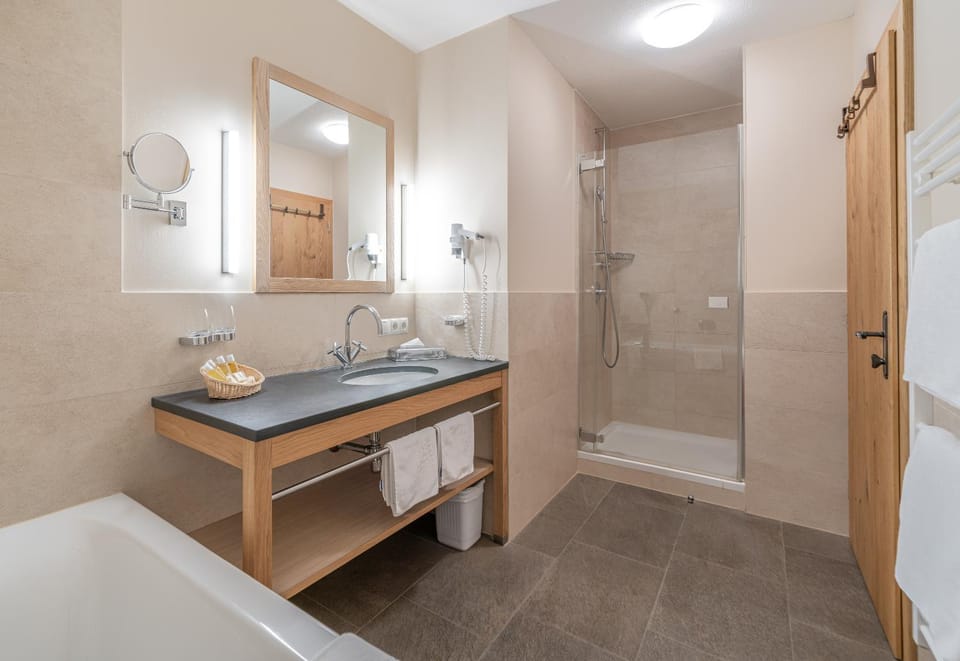 Shower, Bathroom, Bath, towels