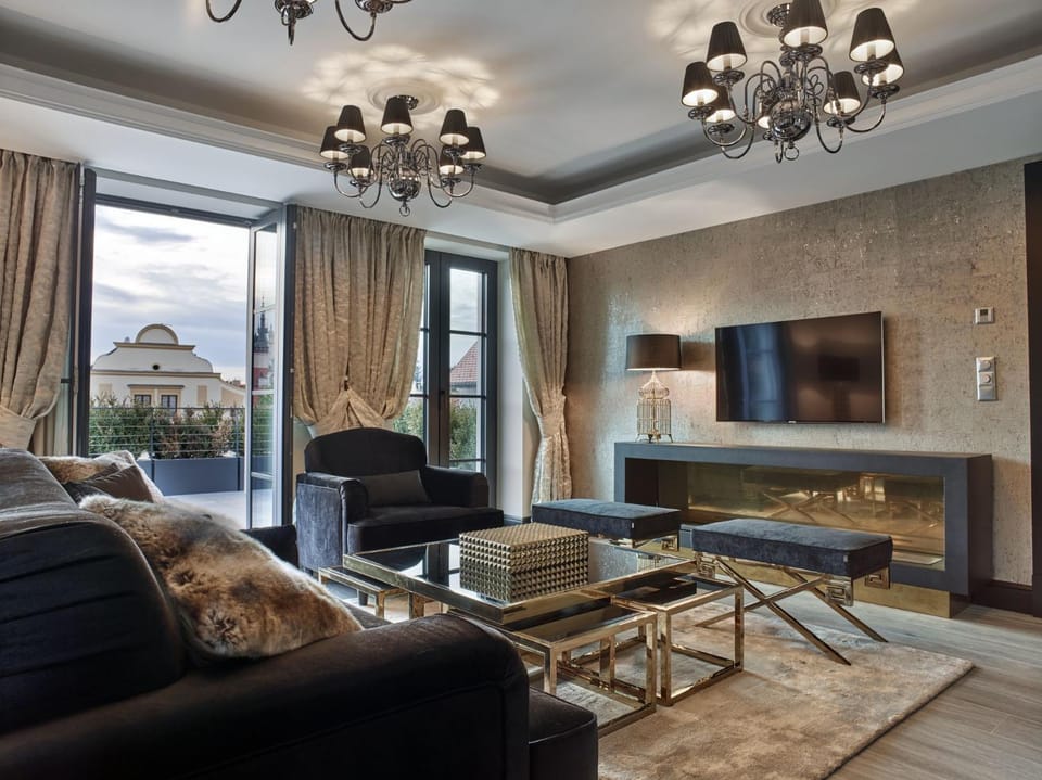 TV and multimedia, View (from property/room), Balcony/Terrace, Living room, Seating area