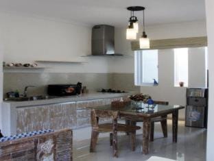 Kitchen or kitchenette, Dining area, stove