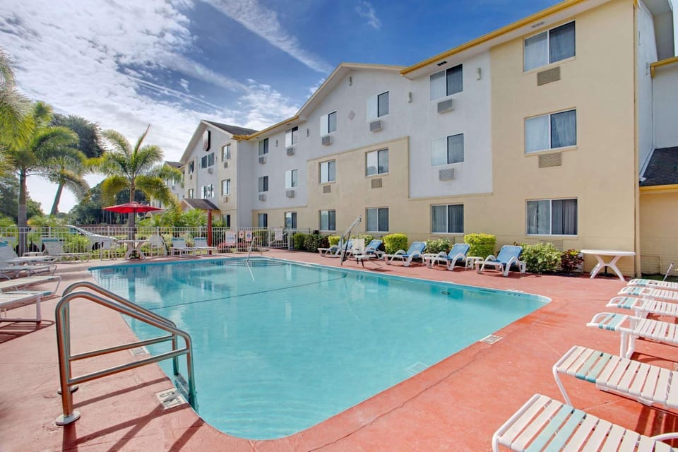 On site, Pool view, Swimming pool