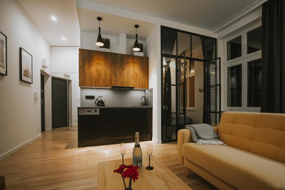 Kitchen or kitchenette, Seating area, stove