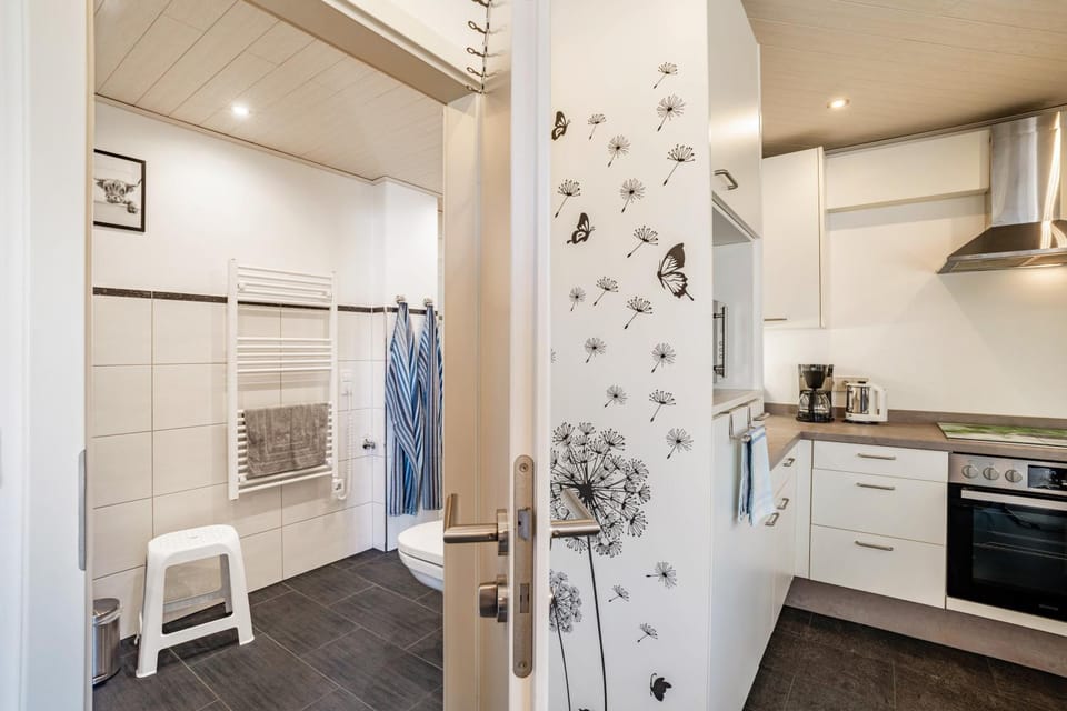 Kitchen or kitchenette, Living room