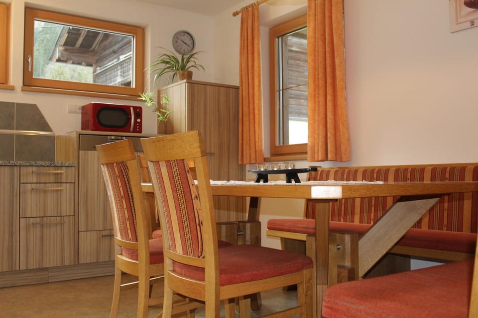 Kitchen or kitchenette, Dining area, dishwasher, microwave