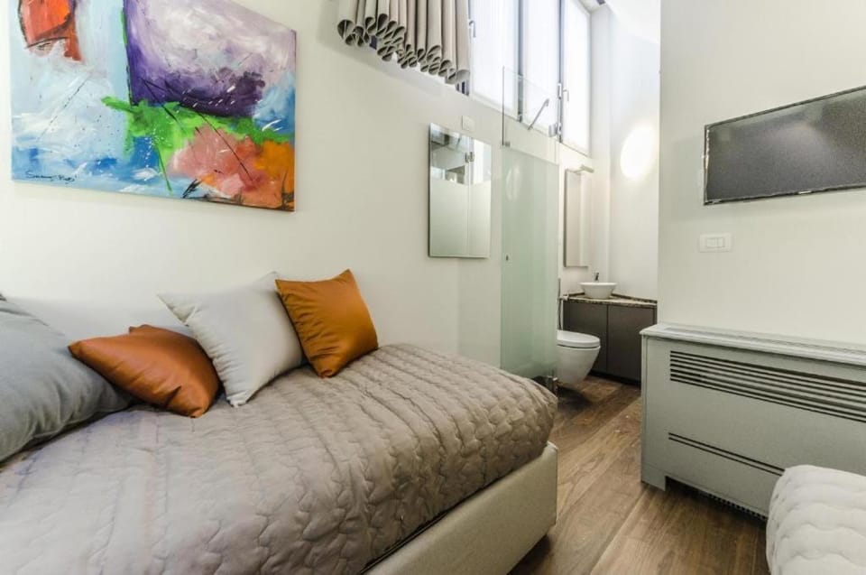 TV and multimedia, Photo of the whole room, Bedroom