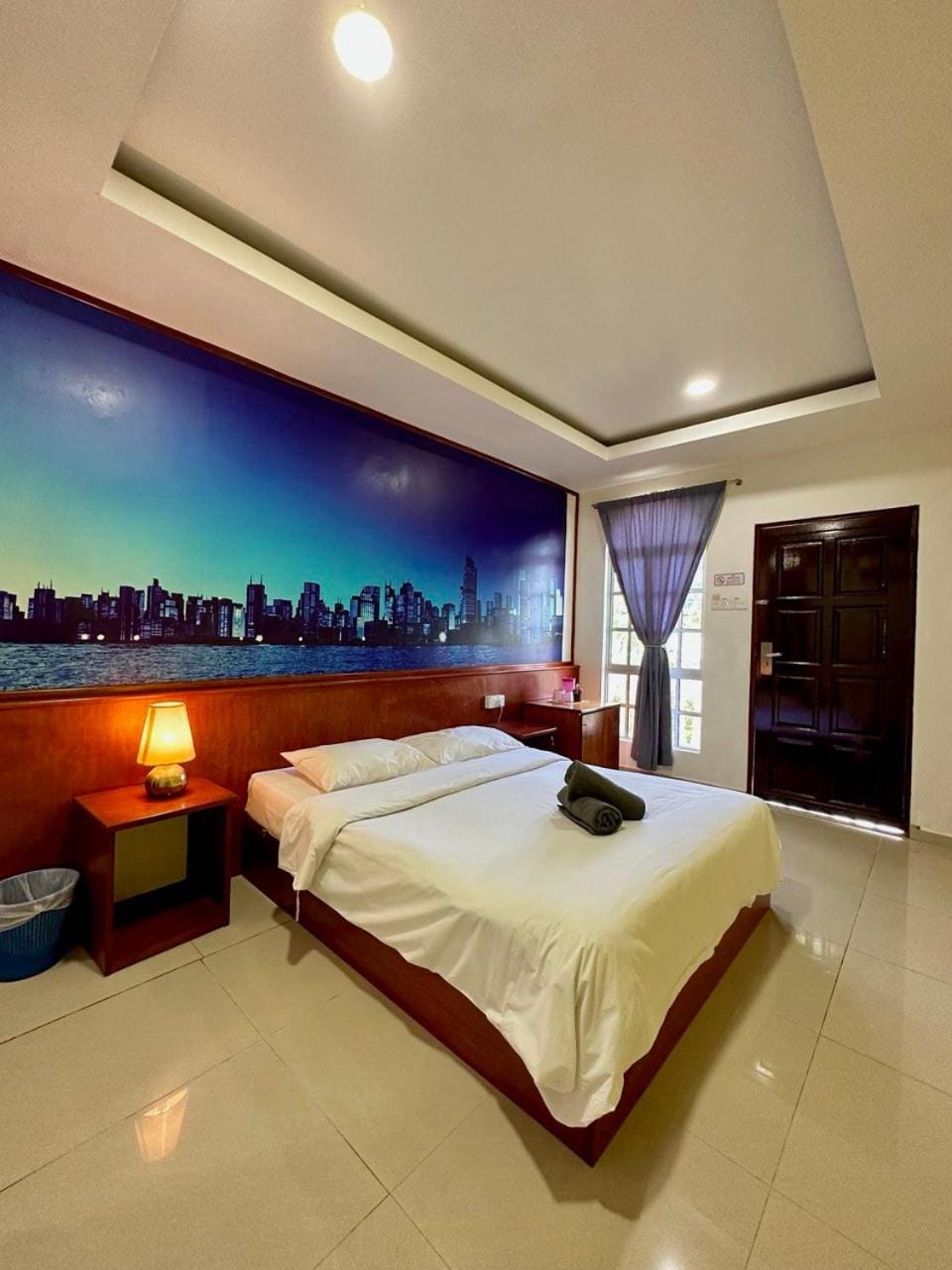 Bed, Photo of the whole room, towels