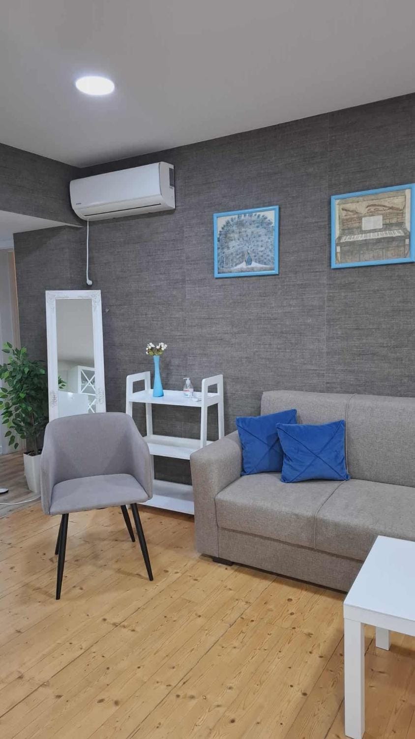 Seating area, air conditioner