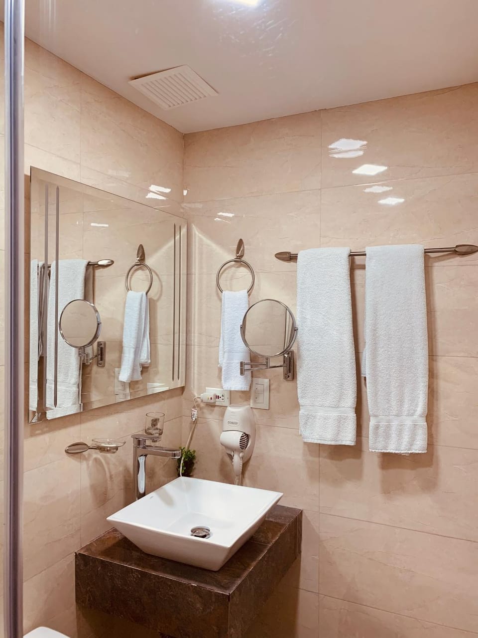 Bathroom, hair dryier, towels