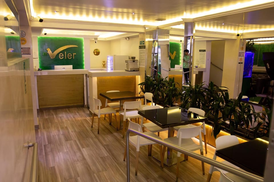 Restaurant/places to eat, Living room, Lobby or reception, Seating area