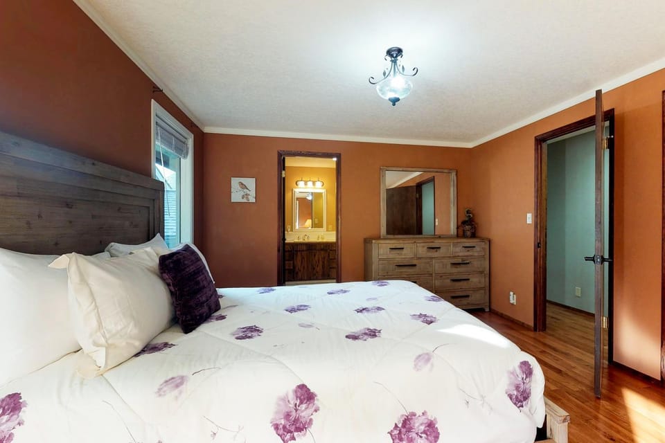 Meadows and Mountain Retreat House in Olympic National Park