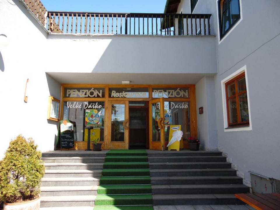 Facade/entrance