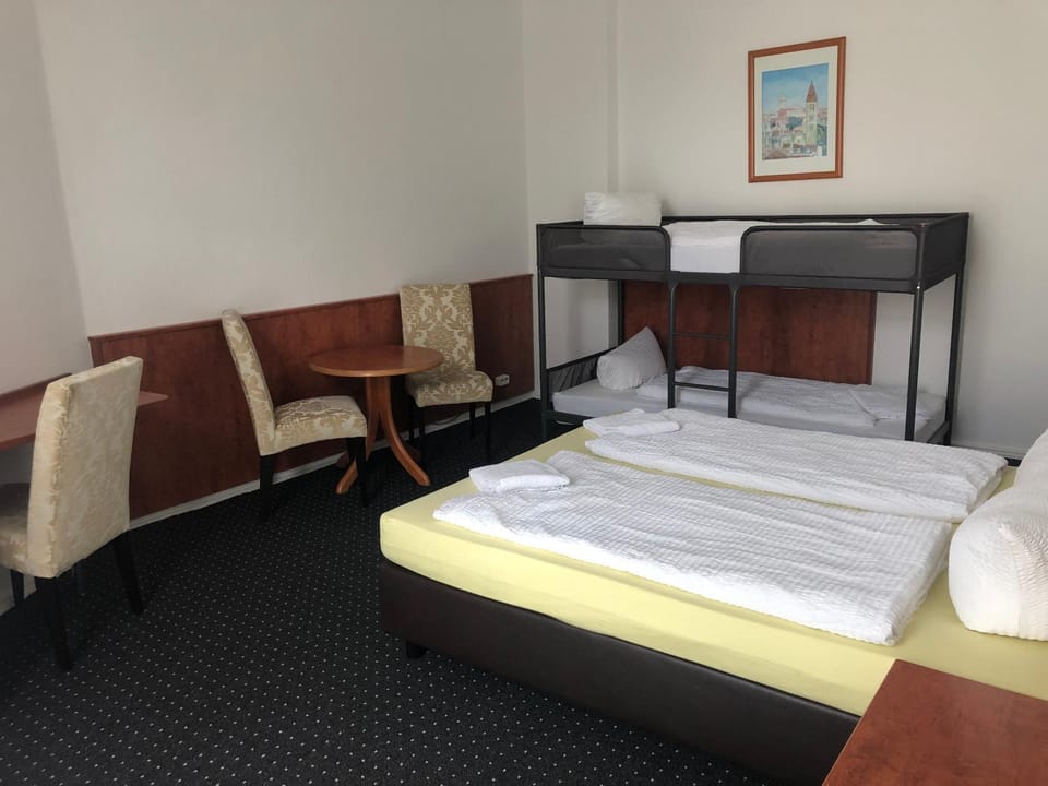 Hotel-Pension Adamshof Bed and Breakfast in Berlin