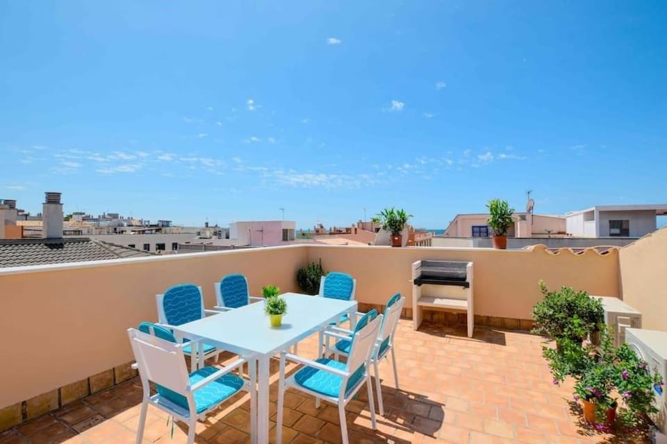 Property building, Balcony/Terrace, Living room