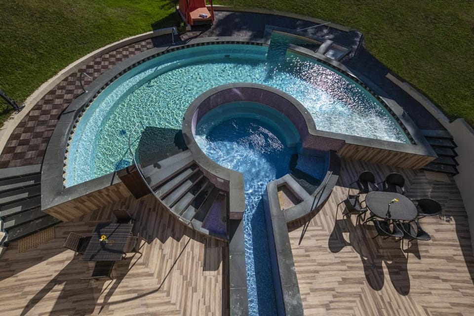 Day, Seating area, Pool view, Swimming pool, Swimming pool, Time of day, sunbed