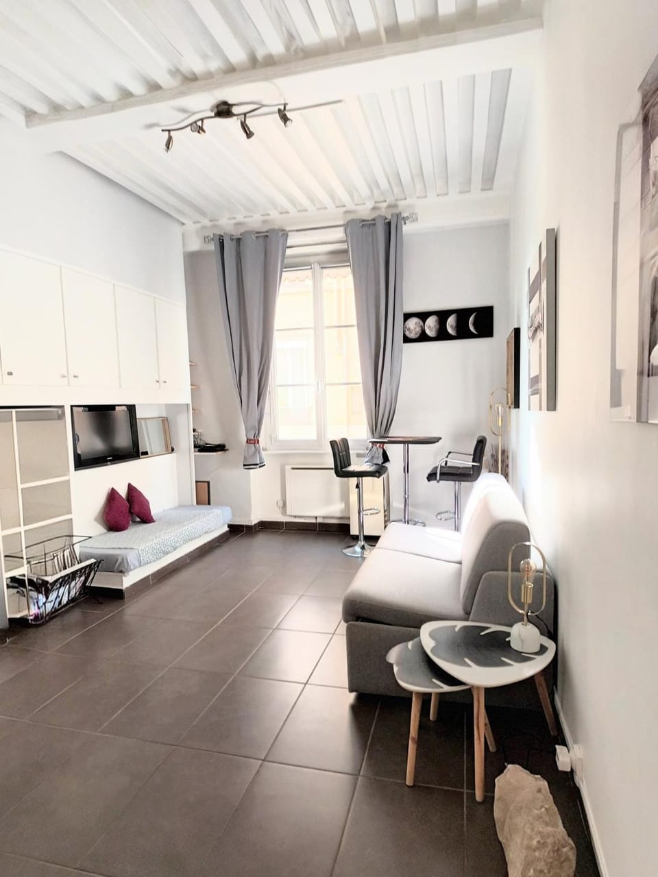 TV and multimedia, Living room, Seating area, Dining area, Bedroom