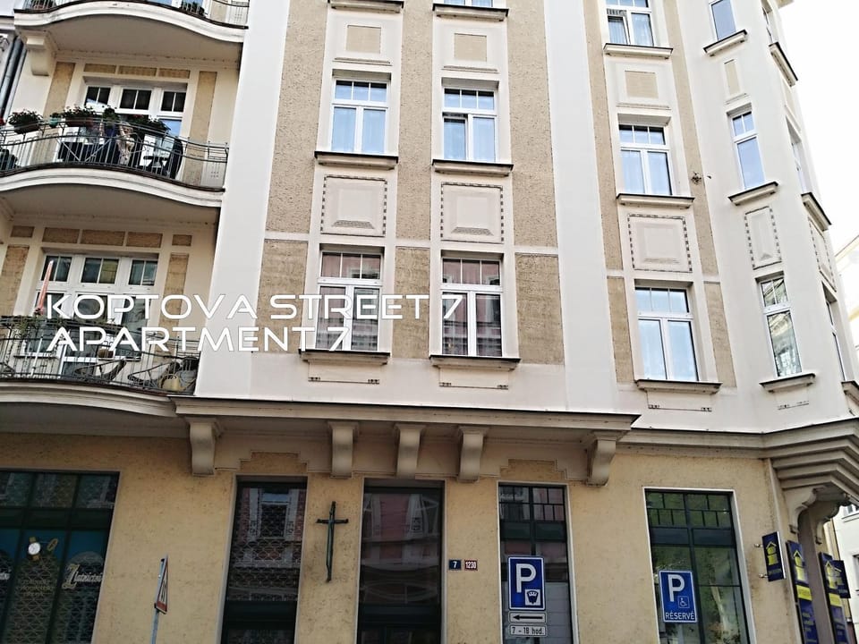 Property building, Facade/entrance