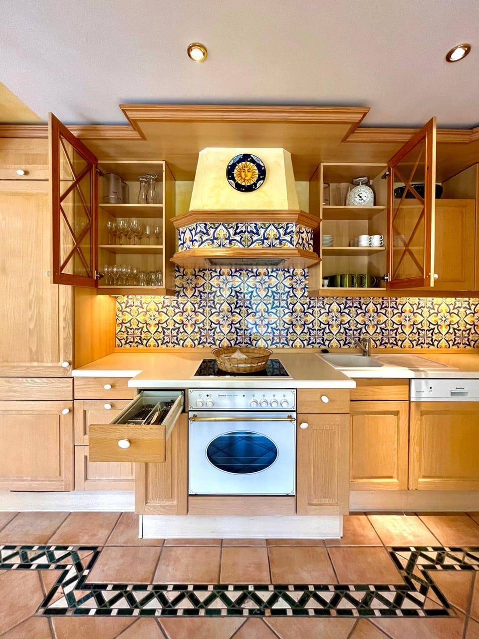 Kitchen or kitchenette, Communal kitchen