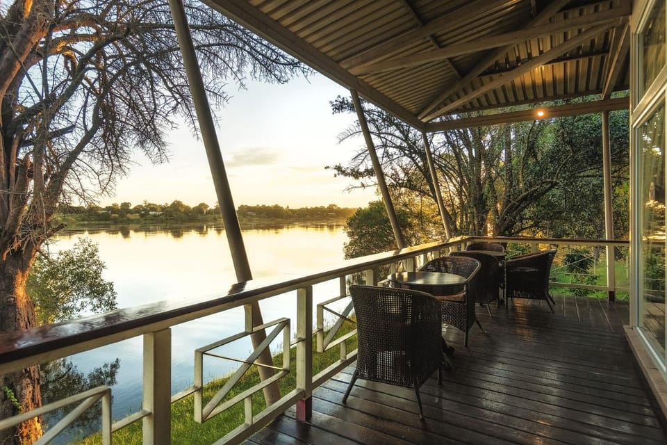 Lounge or bar, Seating area, River view