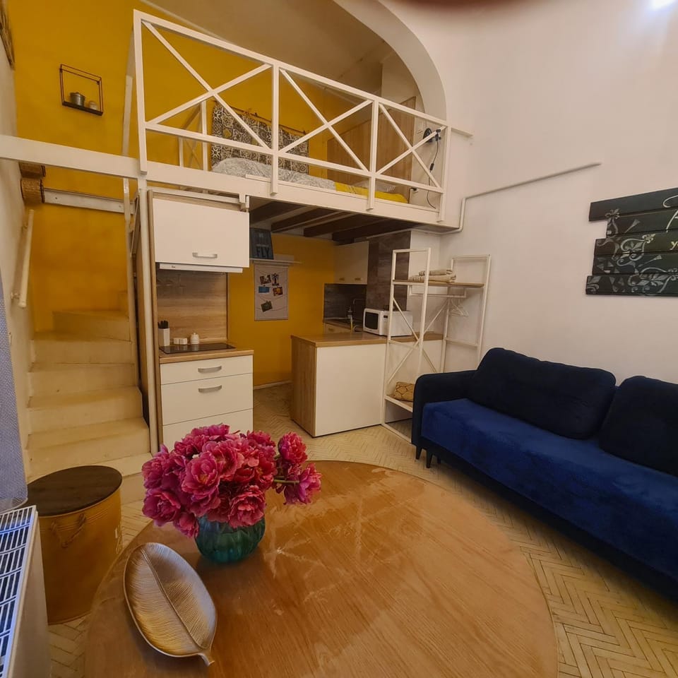 Kitchen or kitchenette, Living room, Seating area, stove