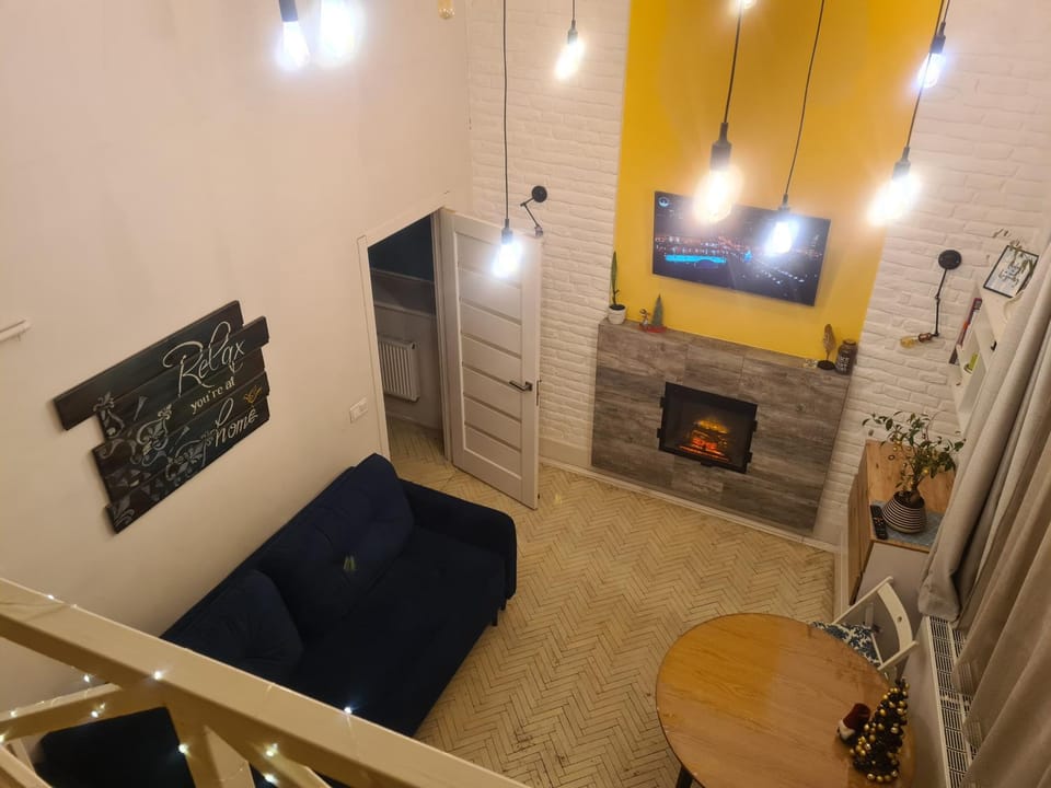 TV and multimedia, Living room, Seating area, fireplace, flat iron