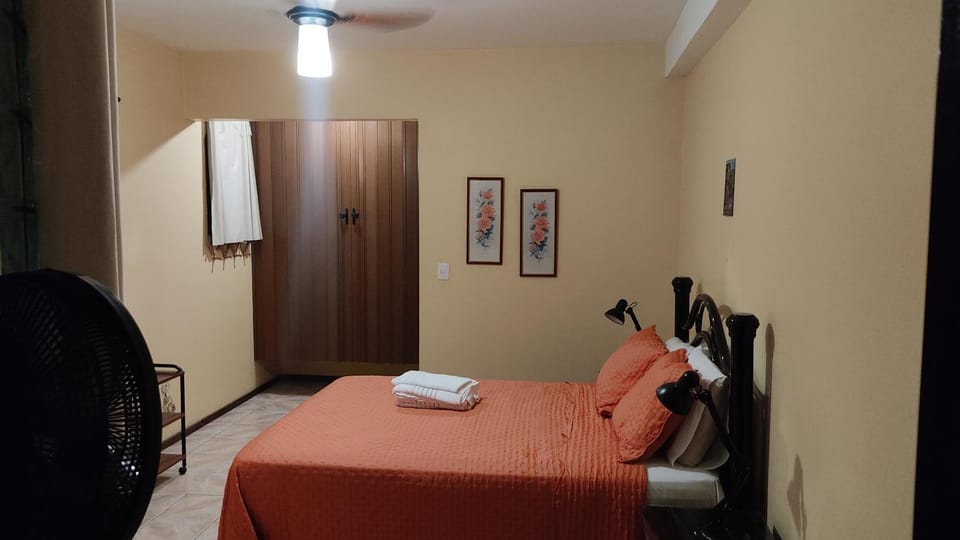 Photo of the whole room, towels, wardrobe