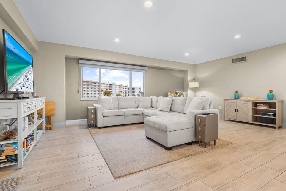 Jamaica Royale Beachfront Tower By Beachside Management Apartment in Siesta Beach