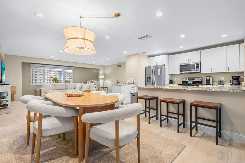 Jamaica Royale Beachfront Tower By Beachside Management Apartment in Siesta Beach