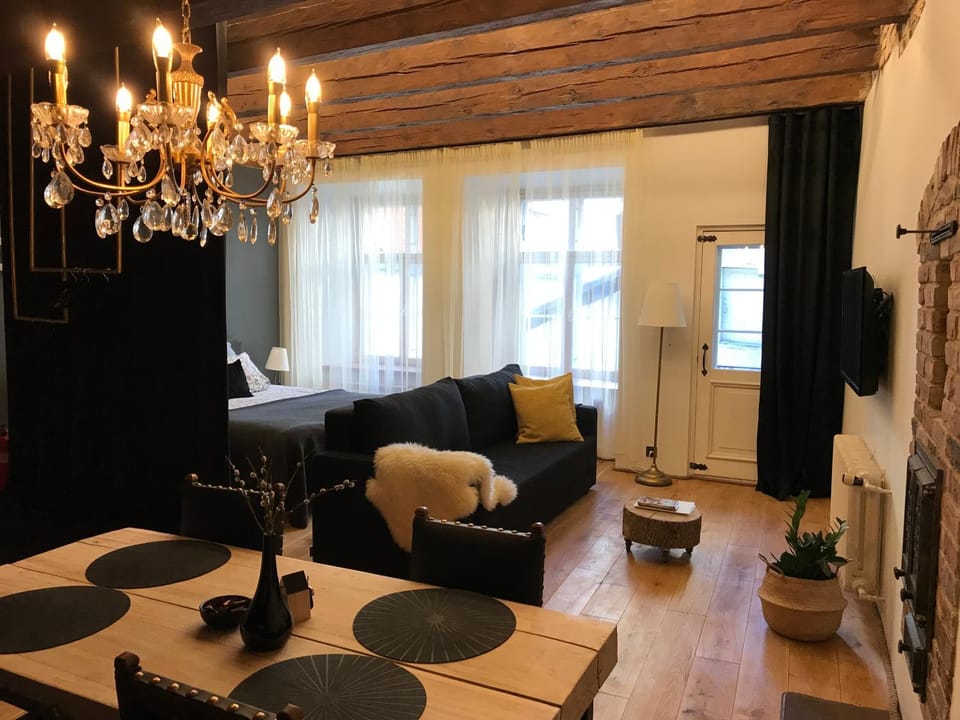 TV and multimedia, Living room, Seating area, Dining area, Bedroom