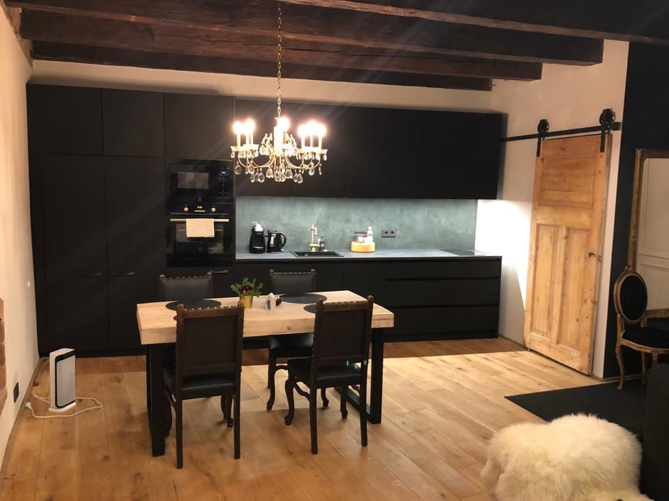 Coffee/tea facilities, Kitchen or kitchenette, Living room, Dining area