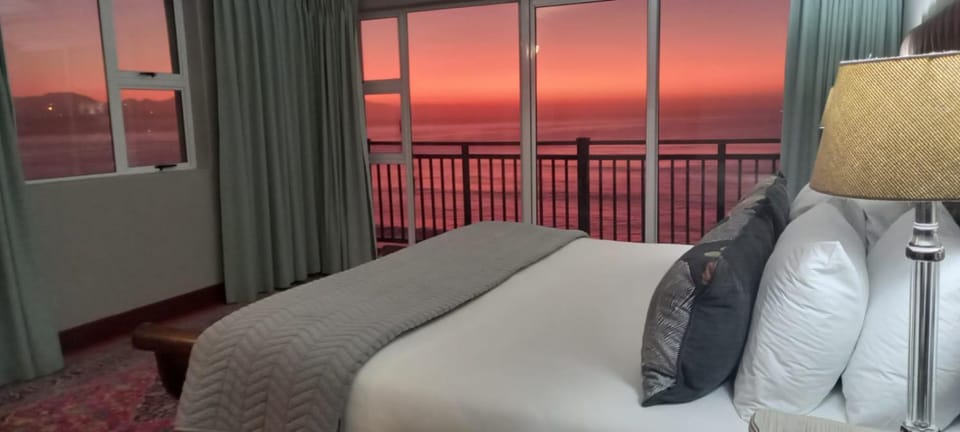 Bed, View (from property/room), Photo of the whole room, Sunrise