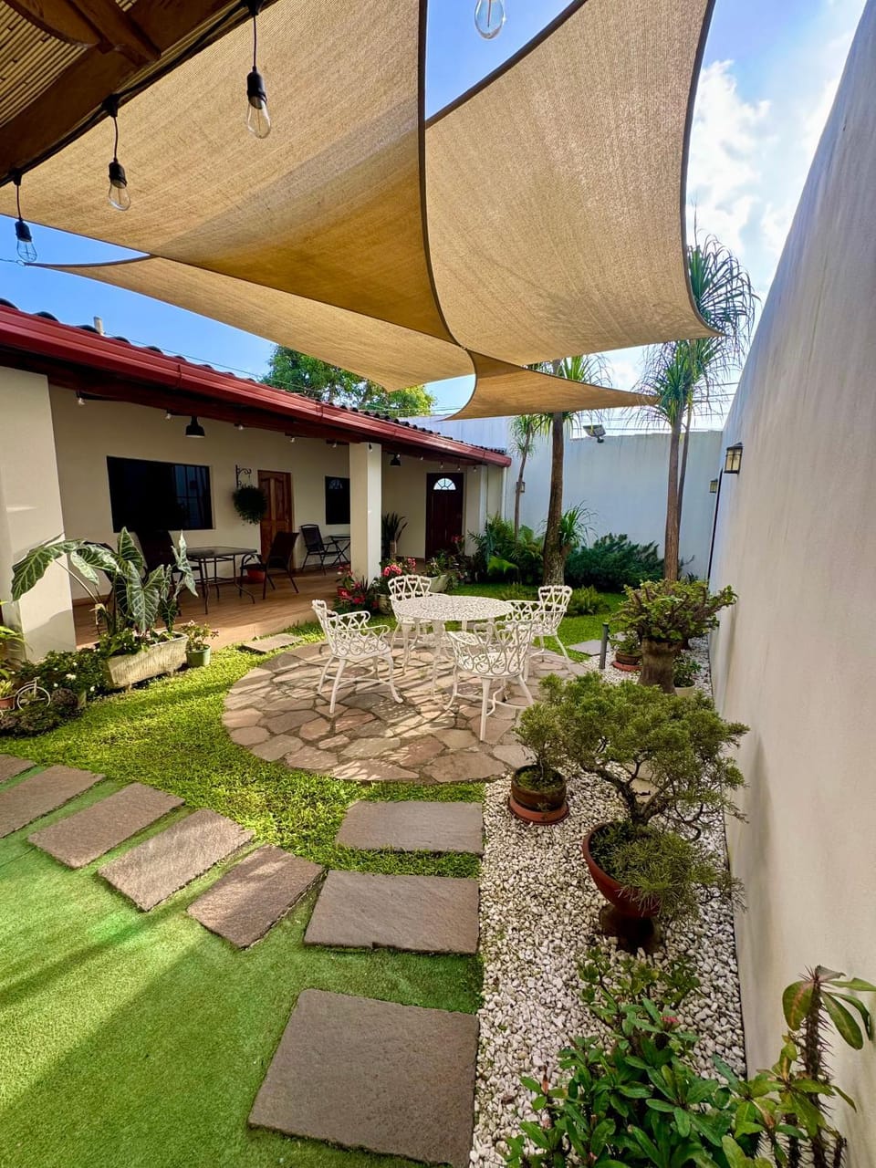 Hostal DEYLUWIN Bed and Breakfast in El Salvador