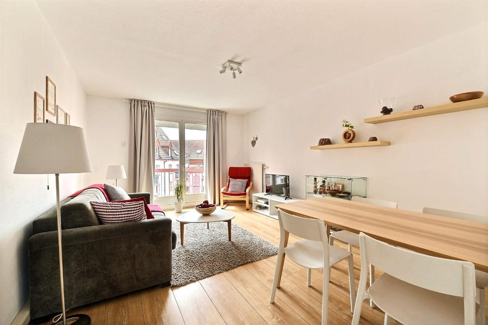 Living room, Seating area, Dining area