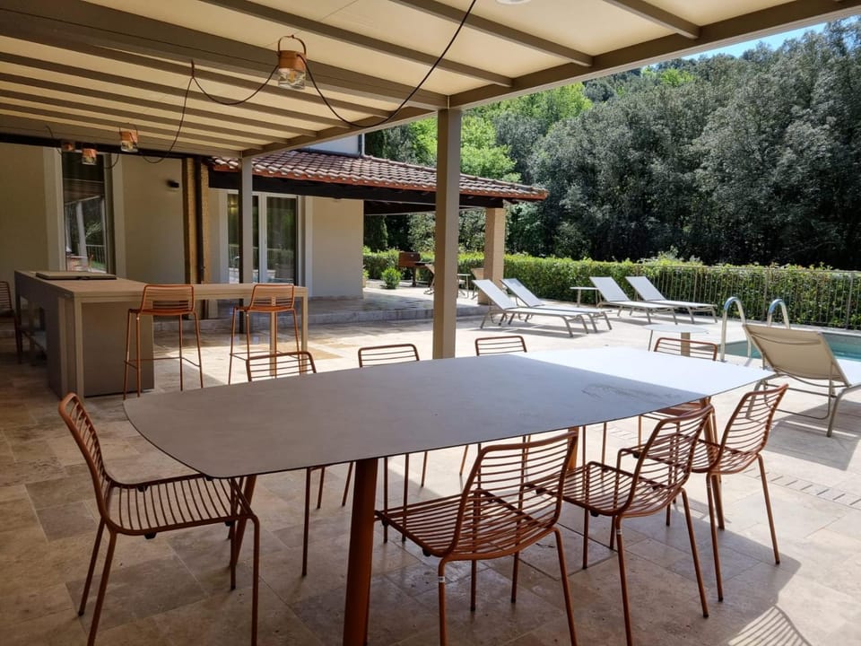 Patio, Dining area