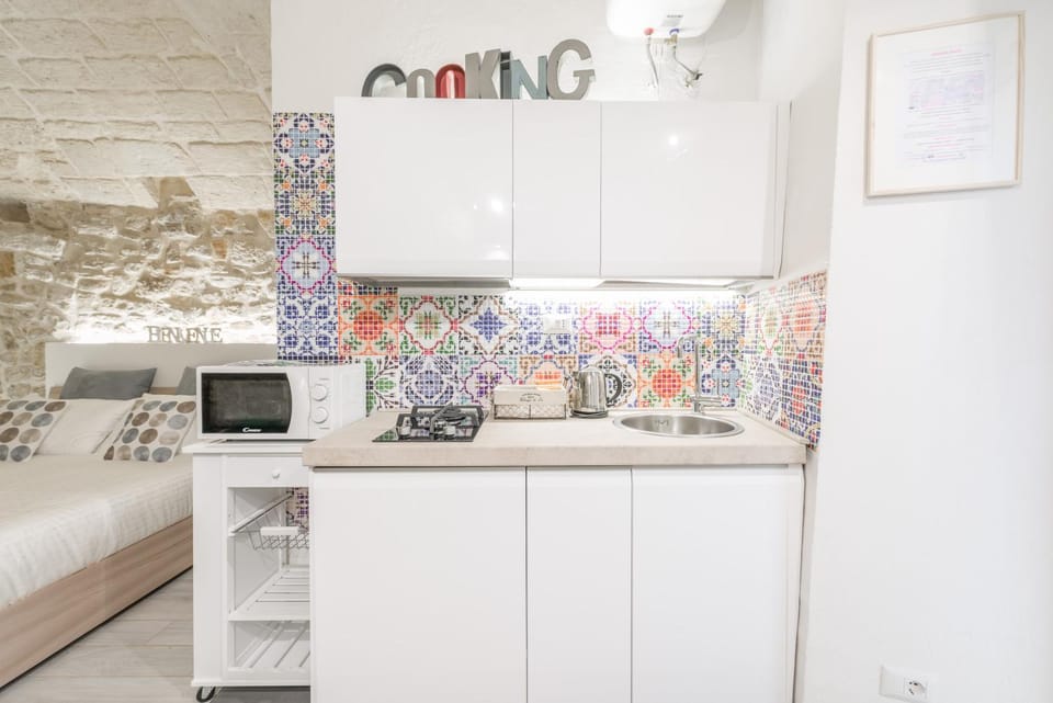 Kitchen or kitchenette, Bedroom