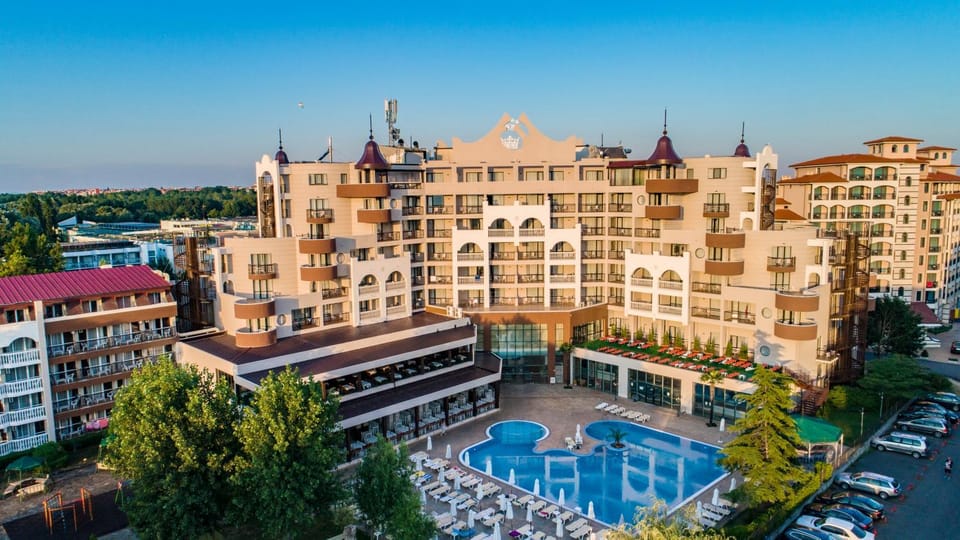 Bird's eye view, Swimming pool